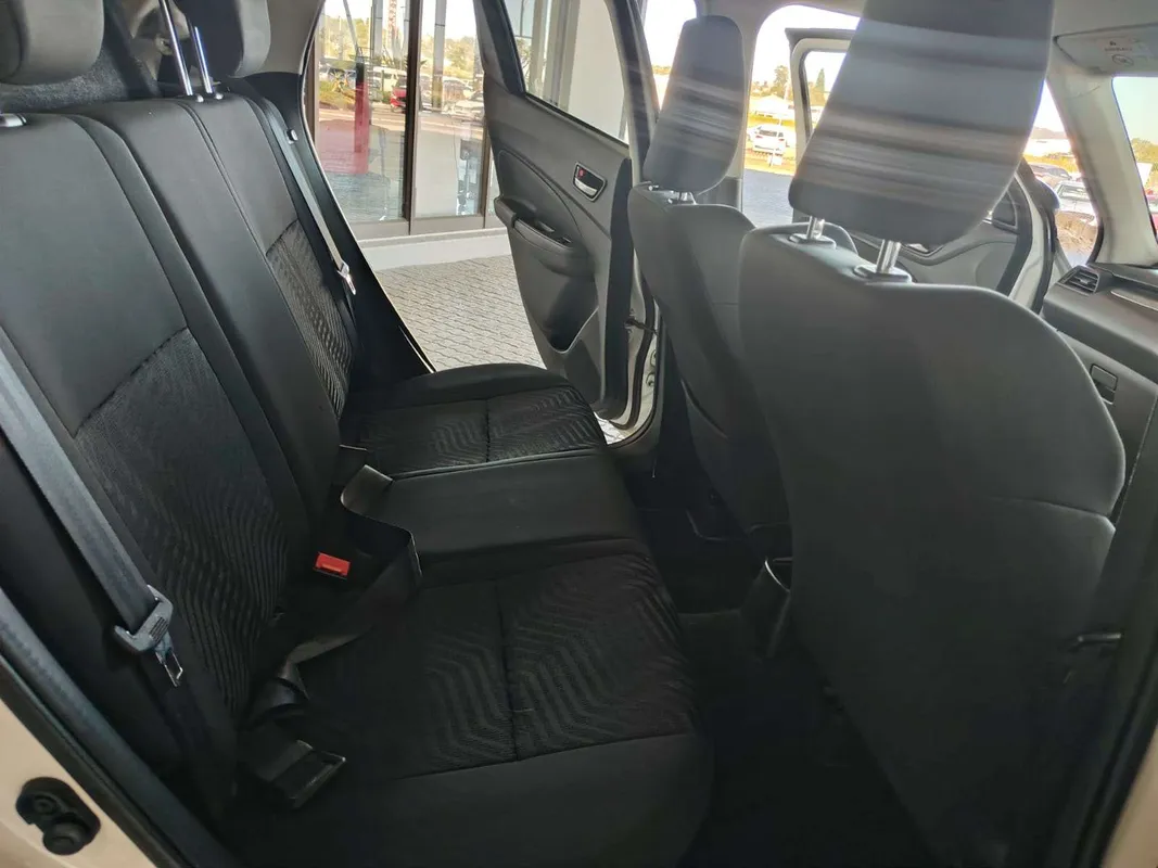 Suzuki Swift 1.2 GLX - Image 7