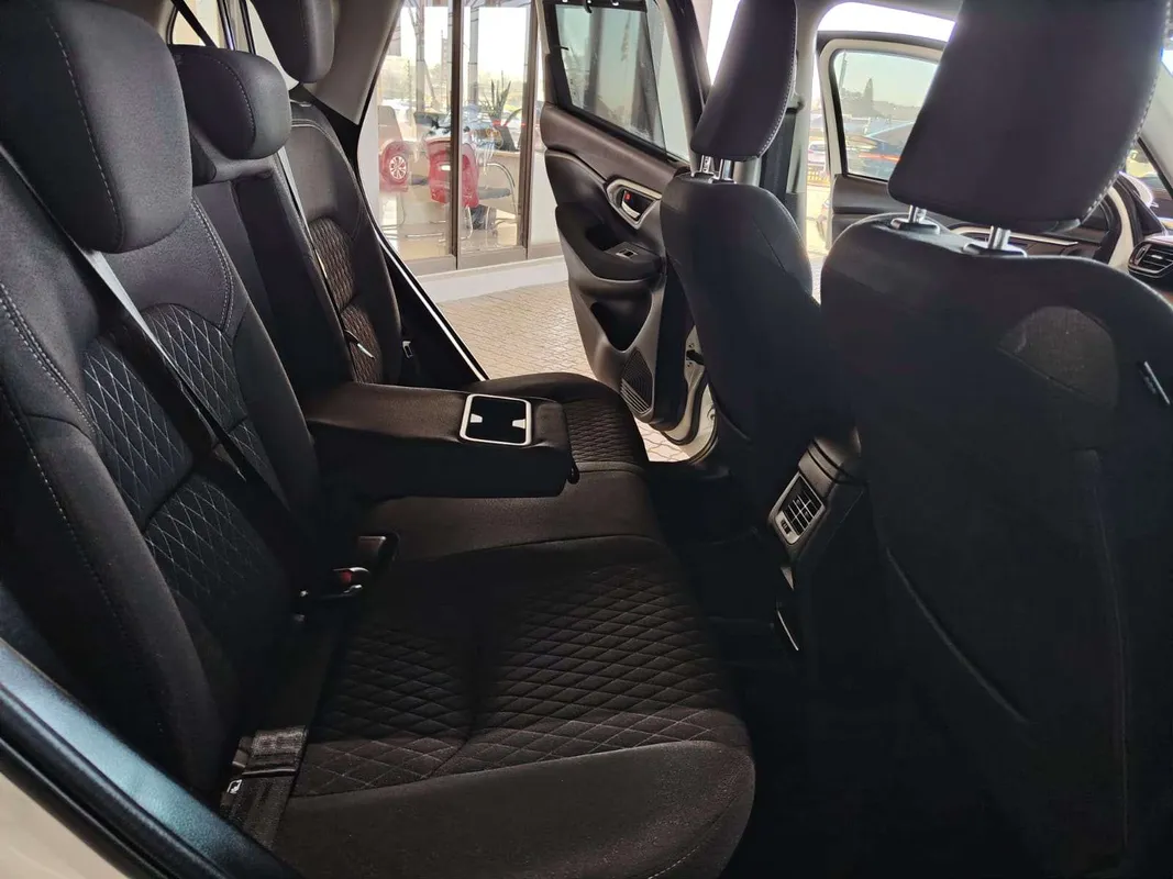 Suzuki Grand Vitara 1.5 GL - Image 12