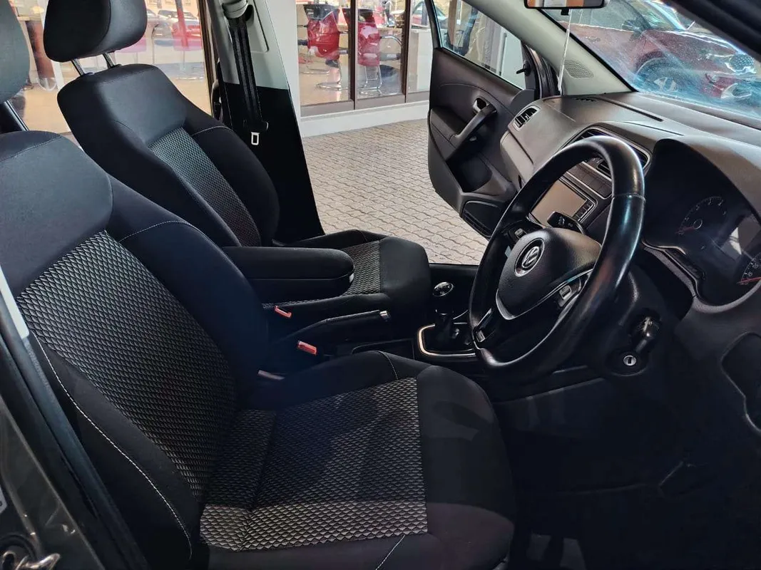 Volkswagen Polo Vivo hatch 1.6 Highline - Image 11