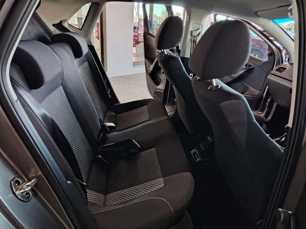 Volkswagen Polo Vivo hatch 1.6 Highline - Image 13