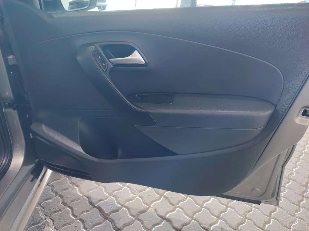 Volkswagen Polo Vivo hatch 1.6 Highline - Image 15