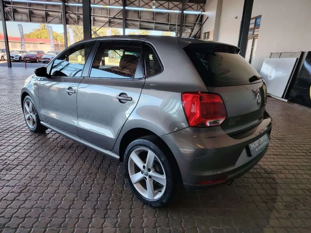 Volkswagen Polo Vivo hatch 1.6 Highline - Image 5