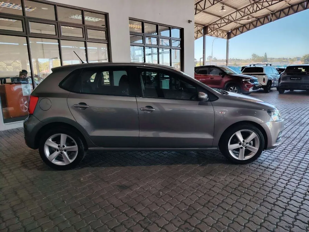 Volkswagen Polo Vivo hatch 1.6 Highline - Image 6
