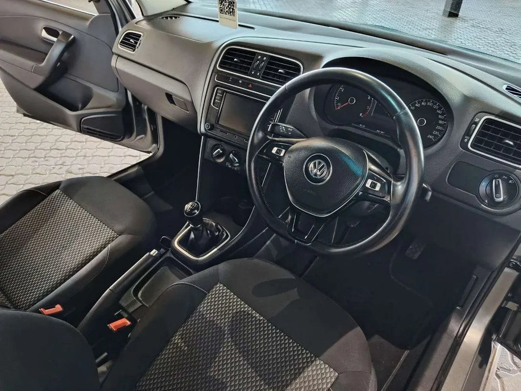 Volkswagen Polo Vivo hatch 1.6 Highline - Image 9