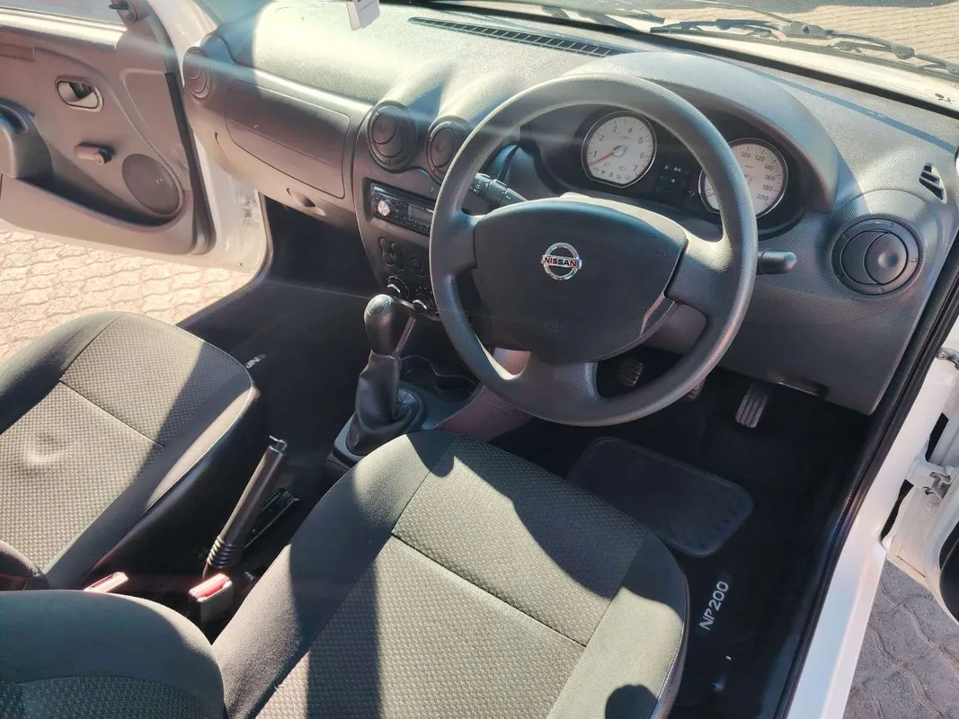 Nissan NP200 1.6 8V Base A/C + Safety Pack - Image 10