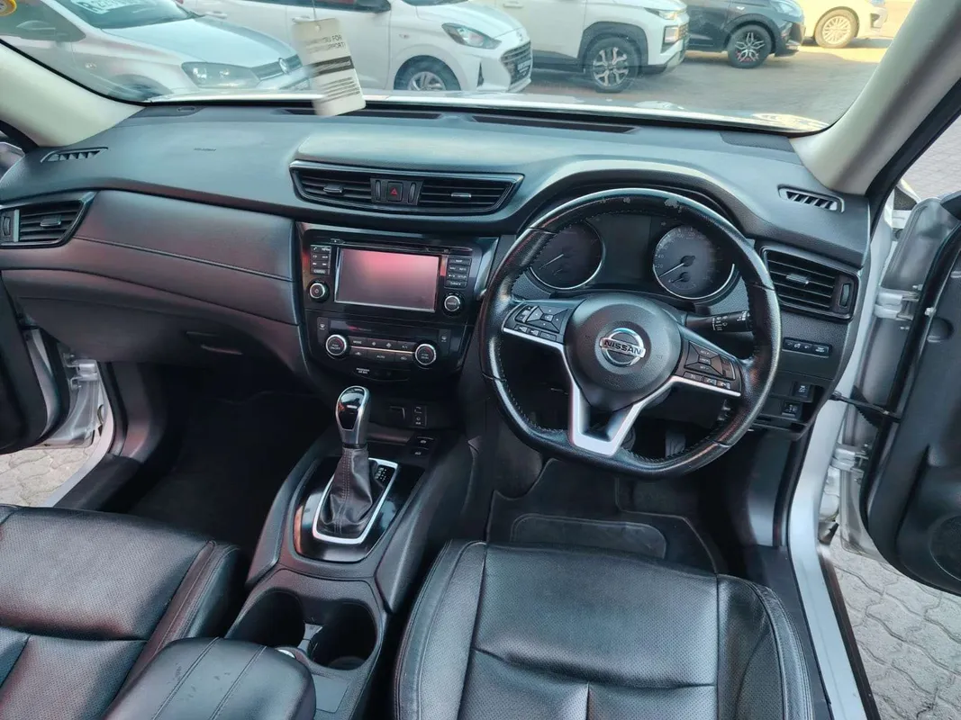 Nissan X-Trail 2.5 Tekna 4X4 CVT 7S - Image 11