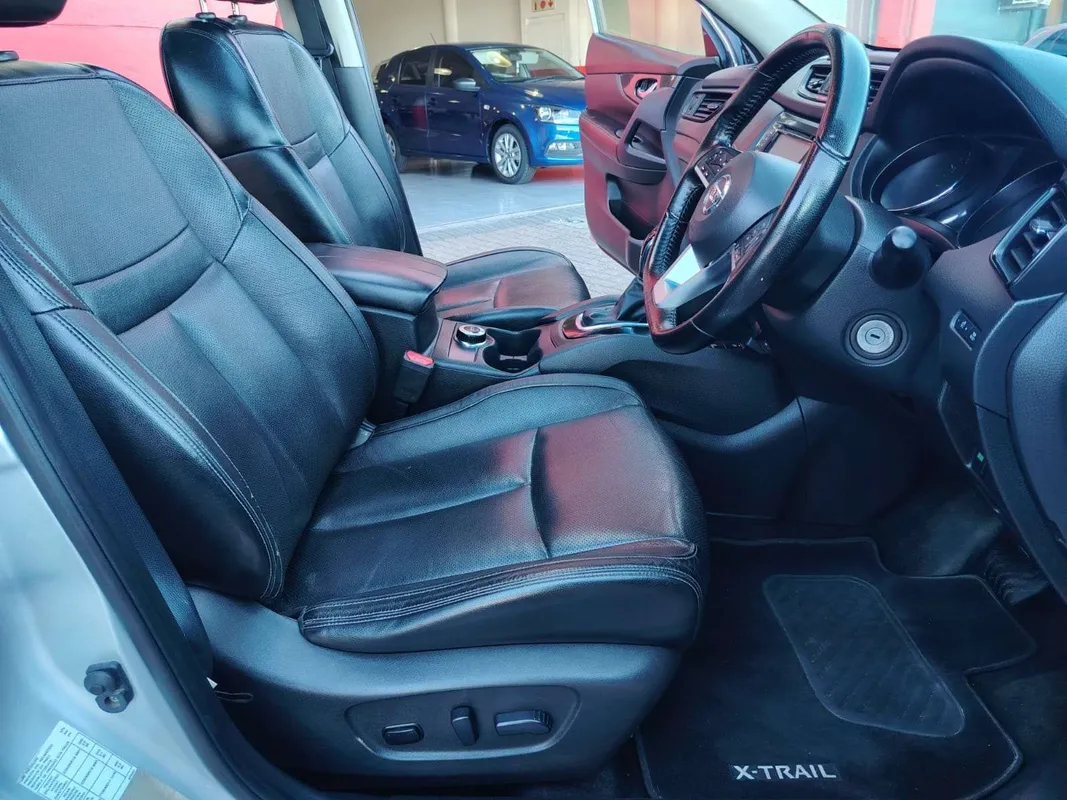 Nissan X-Trail 2.5 Tekna 4X4 CVT 7S - Image 12