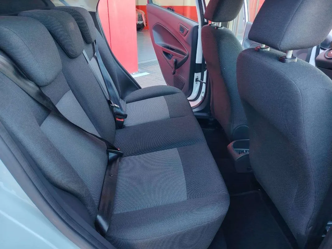 Ford Fiesta 5-door 1.4 Ambiente - Image 13