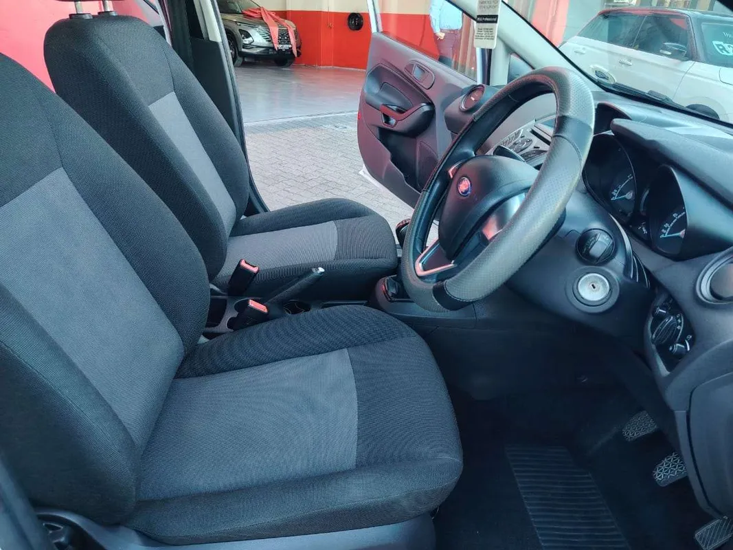 Ford Fiesta 5-door 1.4 Ambiente - Image 14