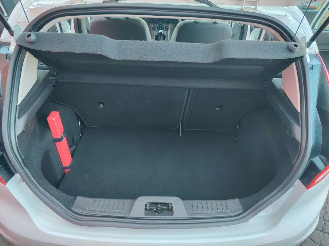 Ford Fiesta 5-door 1.4 Ambiente - Image 10