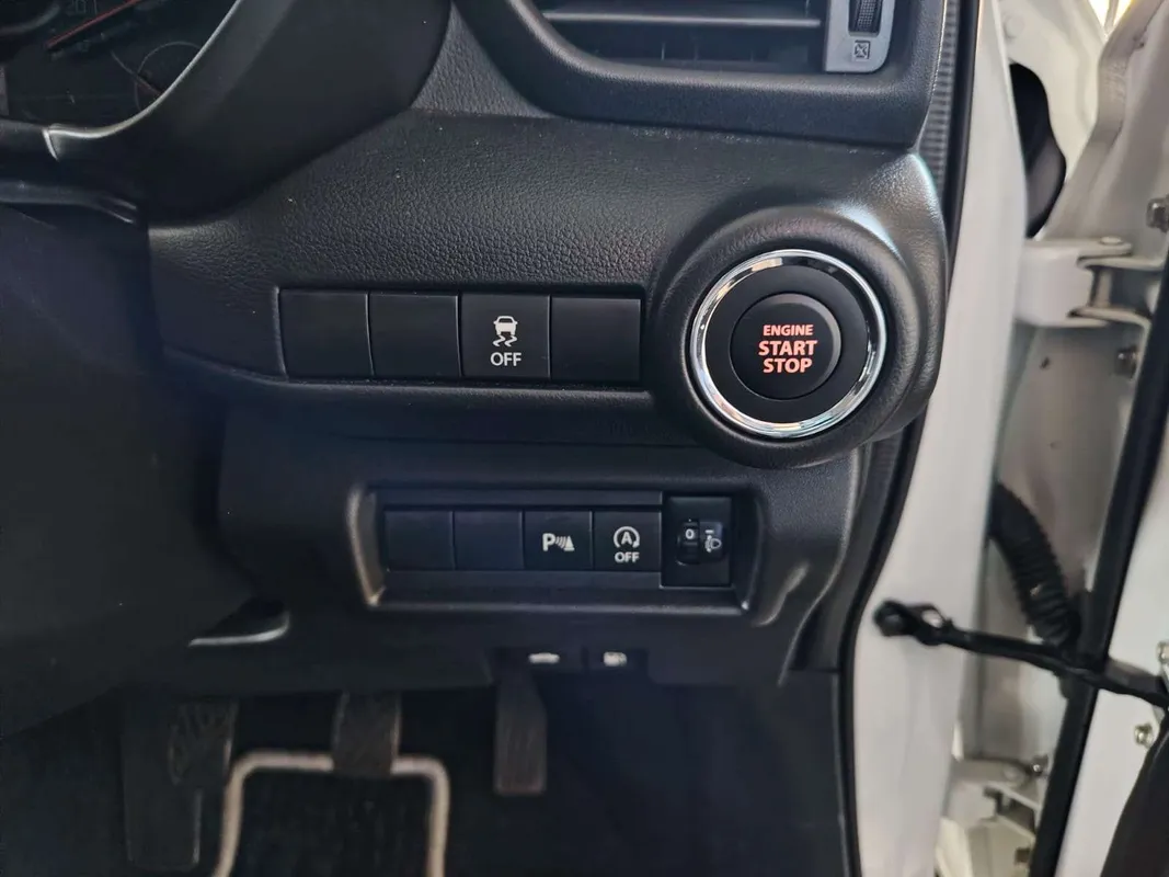 Suzuki Swift 1.2 GLX MT - Image 12