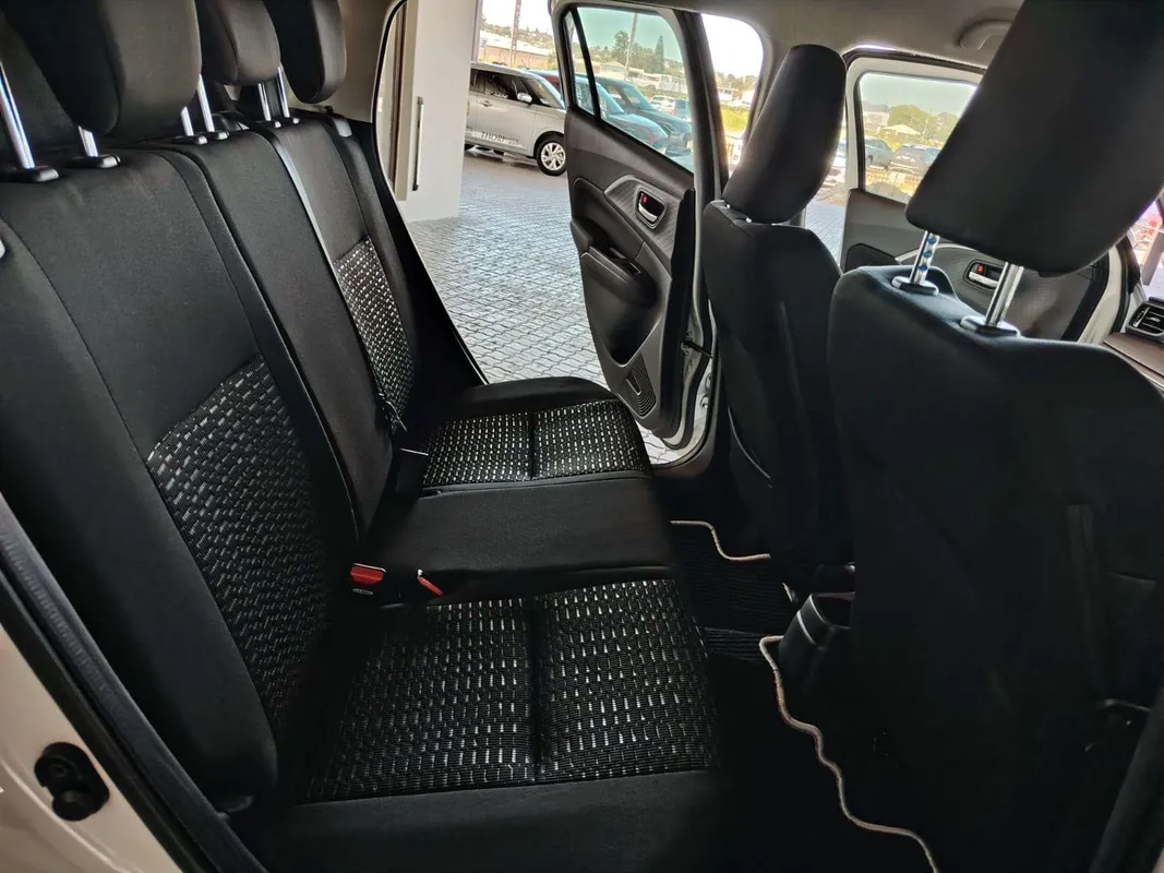 Suzuki Swift 1.2 GL+ MT - Image 14