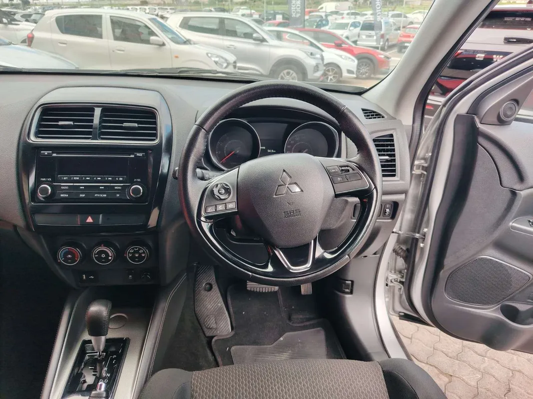 Mitsubishi ASX 2.0 ES CVT - Image 9