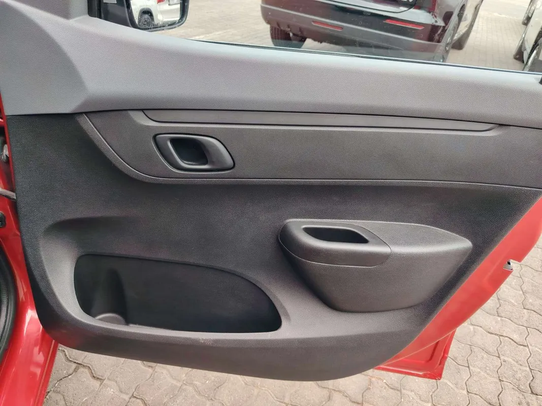 Renault Kwid 1.0l Zen 5-Dr abs - Image 13