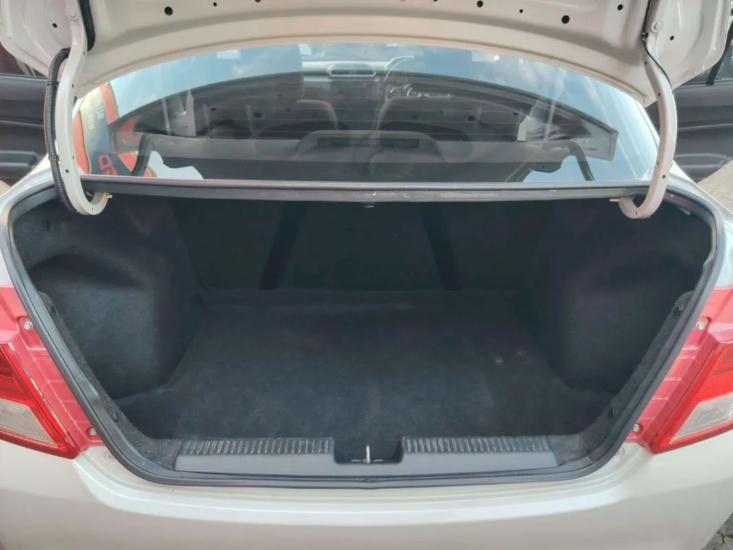 Suzuki DZire 1.2 GL - Image 9