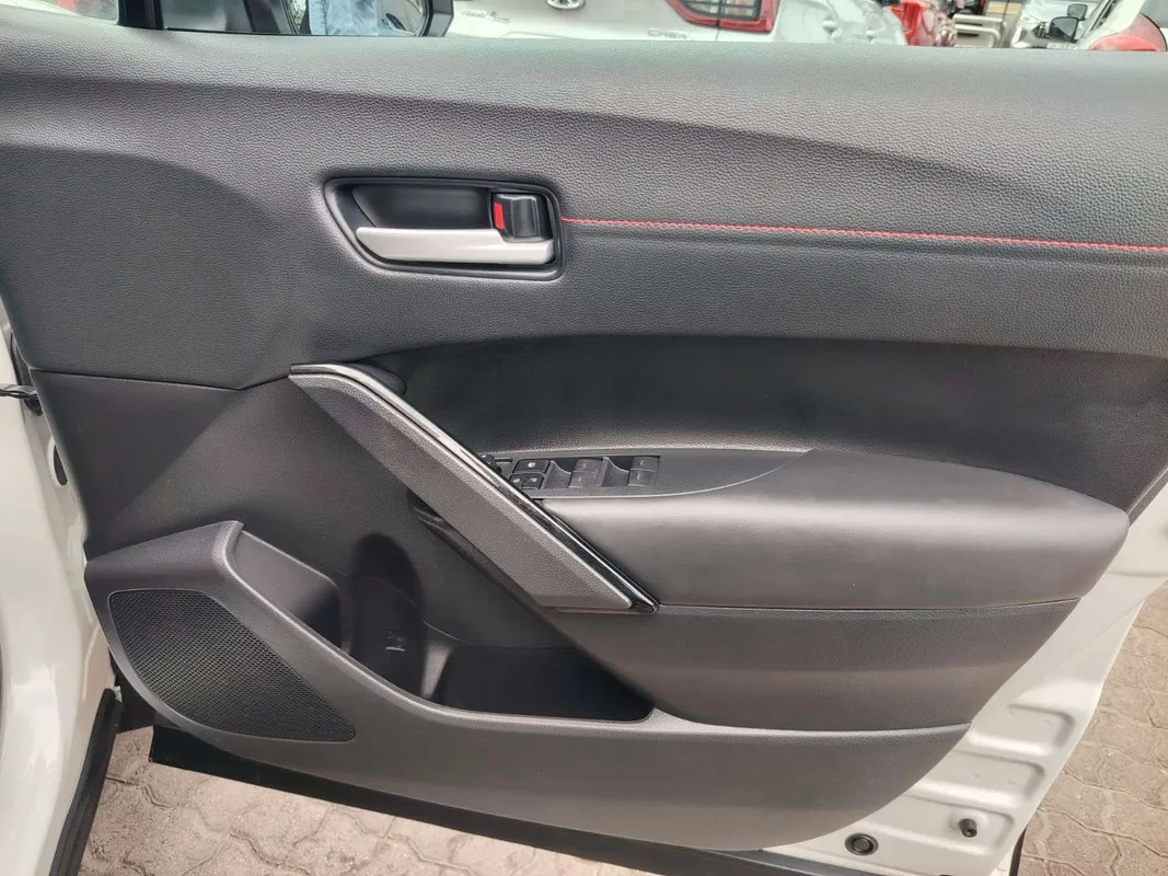 Toyota Corolla Cross 1.8 GR-S - Image 14