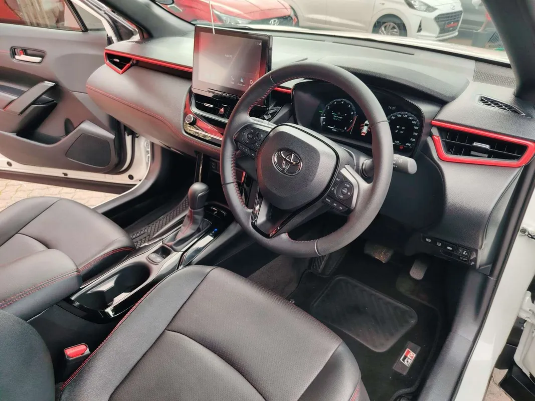 Toyota Corolla Cross 1.8 GR-S - Image 15