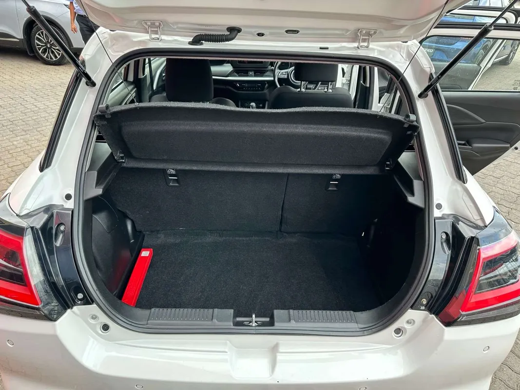 Suzuki Swift 1.2 GL+ MT - Image 10