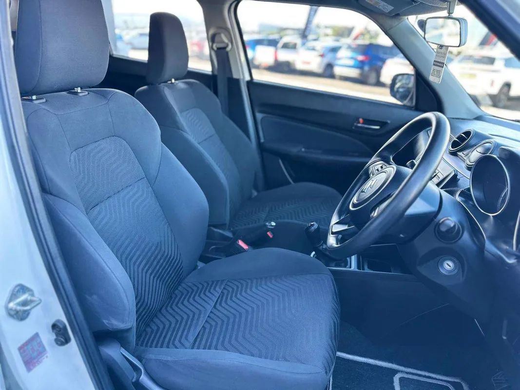 Suzuki Swift 1.2 GL - Image 12