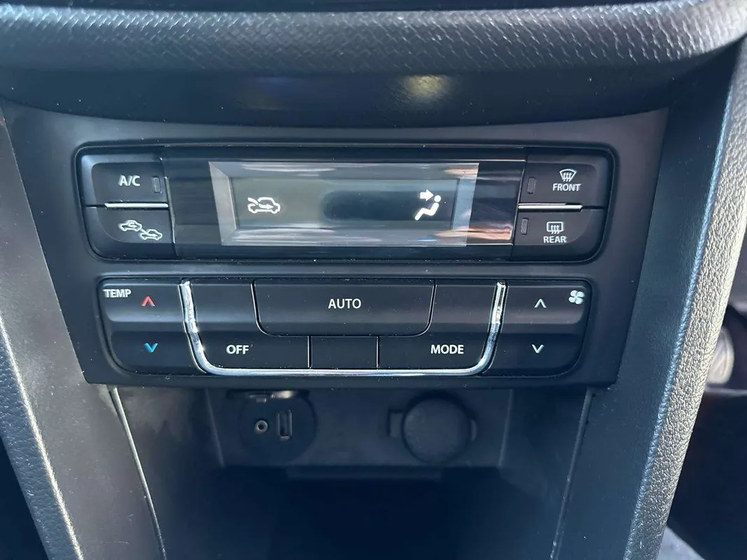 Suzuki Vitara Brezza 1.5 GLX - Image 15