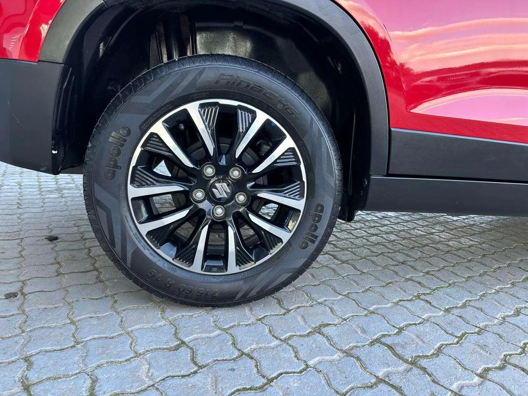 Suzuki Vitara Brezza 1.5 GLX - Image 9