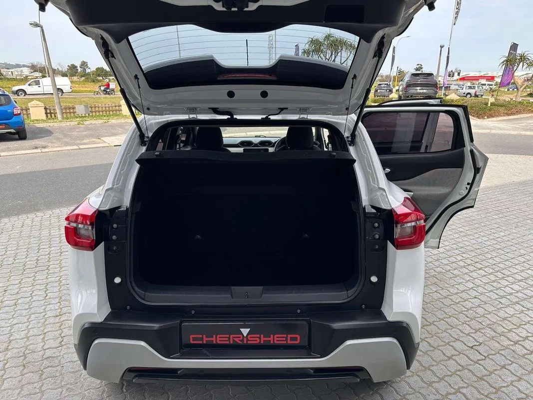 Nissan Magnite 1.0T Acenta CVT - Image 11