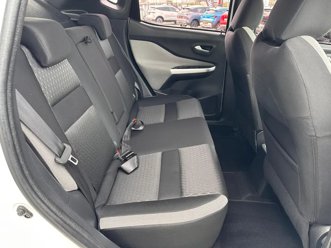 Nissan Magnite 1.0T Acenta CVT - Image 12