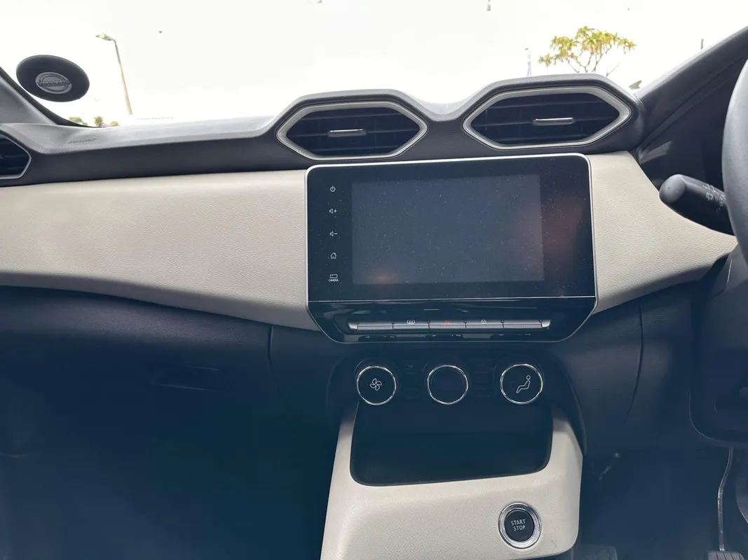 Nissan Magnite 1.0T Acenta CVT - Image 14