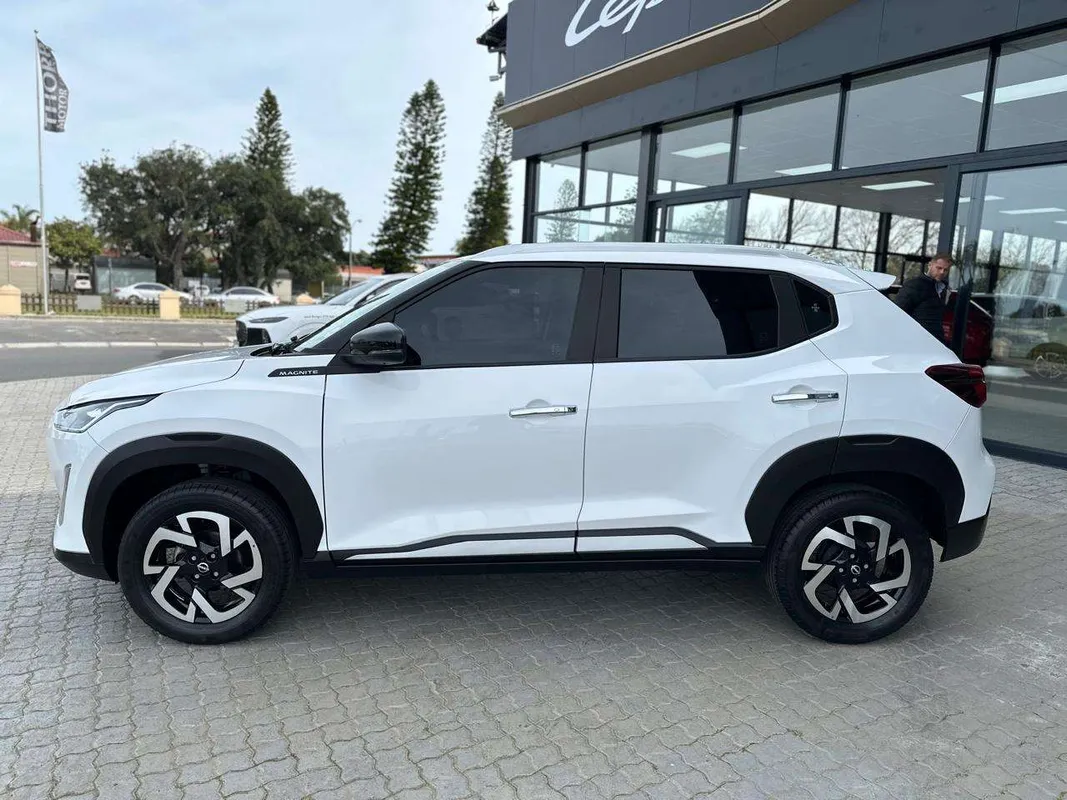 Nissan Magnite 1.0T Acenta CVT - Image 4