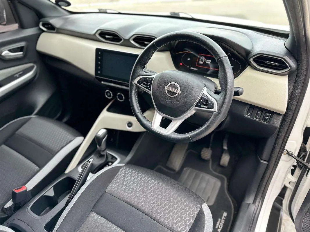 Nissan Magnite 1.0T Acenta CVT - Image 9