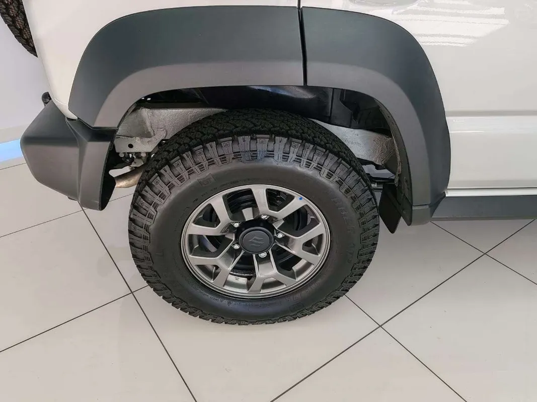 Suzuki Jimny 1.5 GLX 4AT 5Dr - Image 7