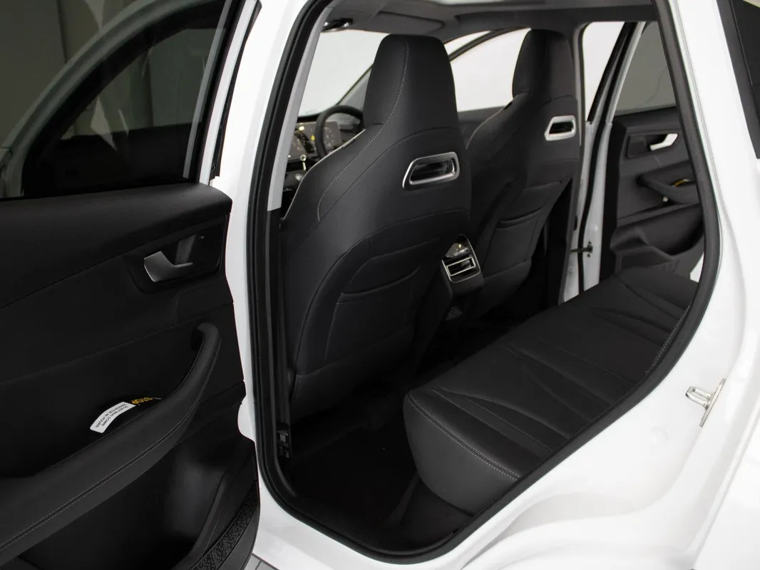 Chery Tiggo 4 Cross 1.5T Comfort DCT - Image 12
