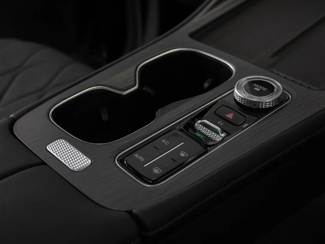 Chery Tiggo 8 1.5T CSH Apex DHT (PHEV) - Image 18