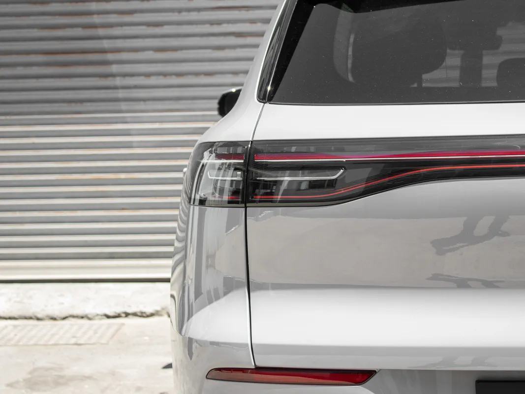 Geely E5 Apex - Image 4