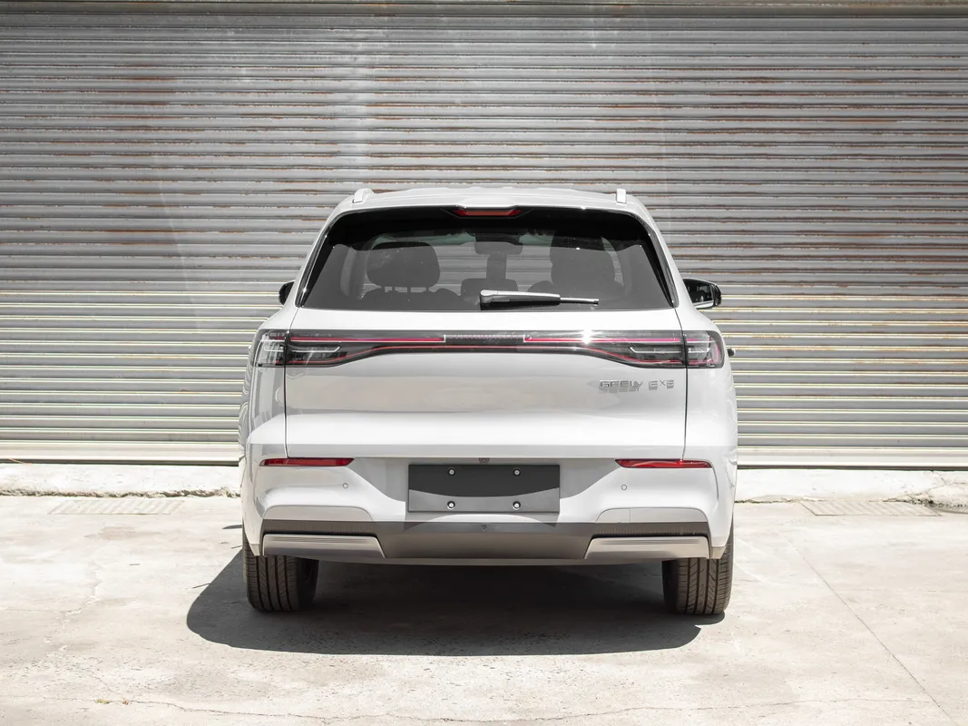 Geely E5 Apex - Image 5