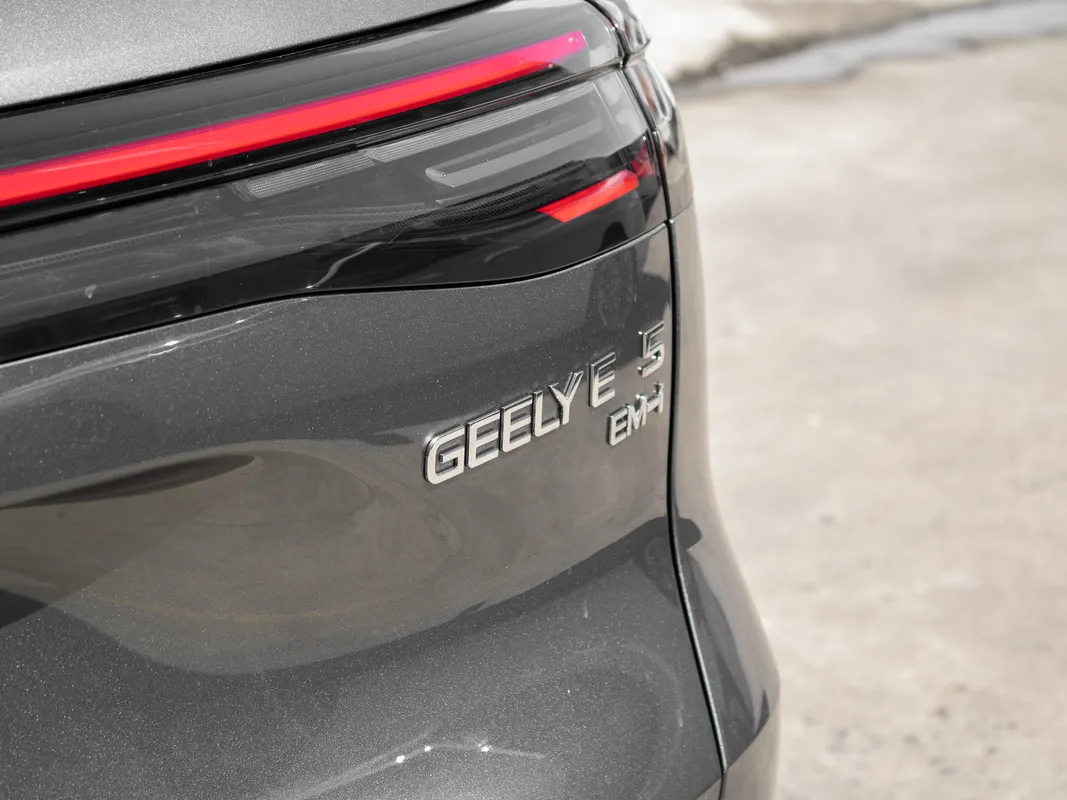 Geely E5 EM-i Aspire - Image 7