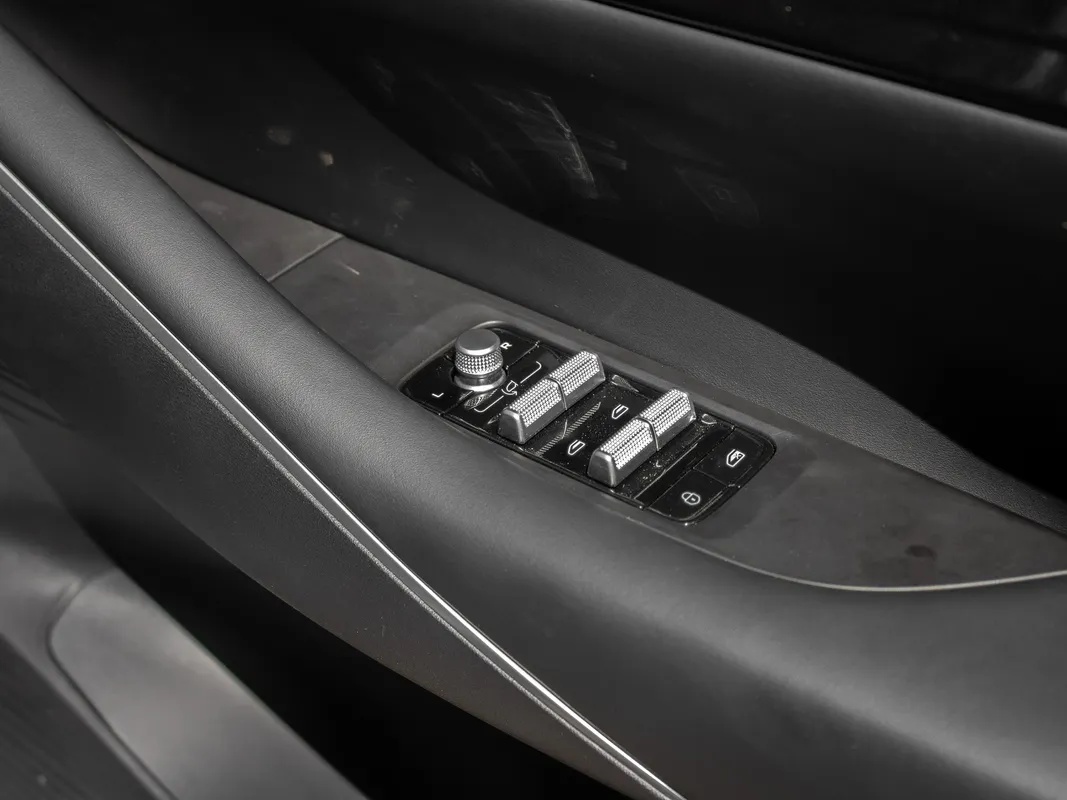 Geely E5 EM-i Apex - Image 14