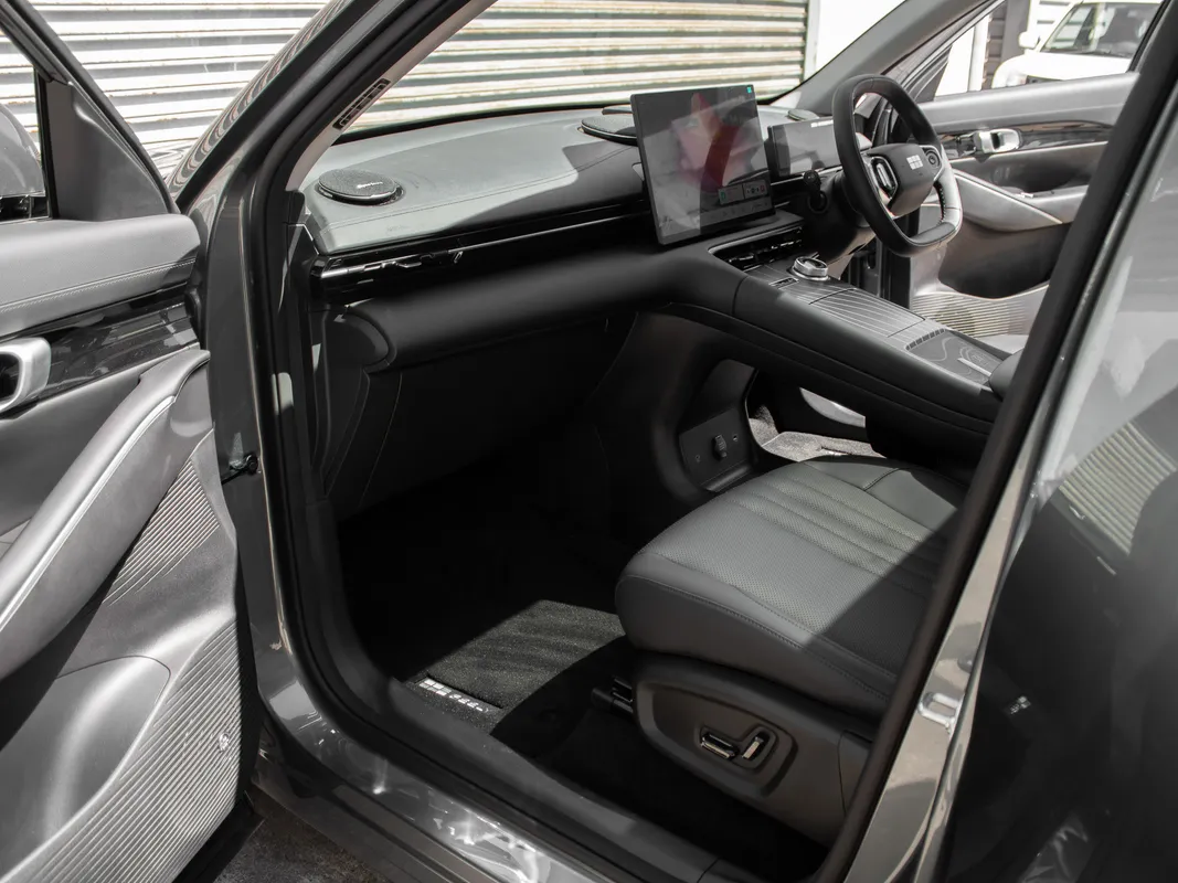 Geely E5 EM-i Apex - Image 21