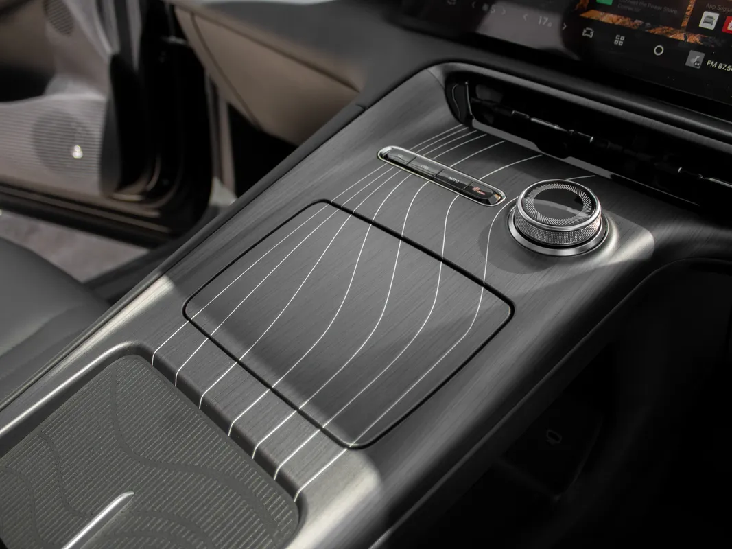 Geely E5 EM-i Apex - Image 14