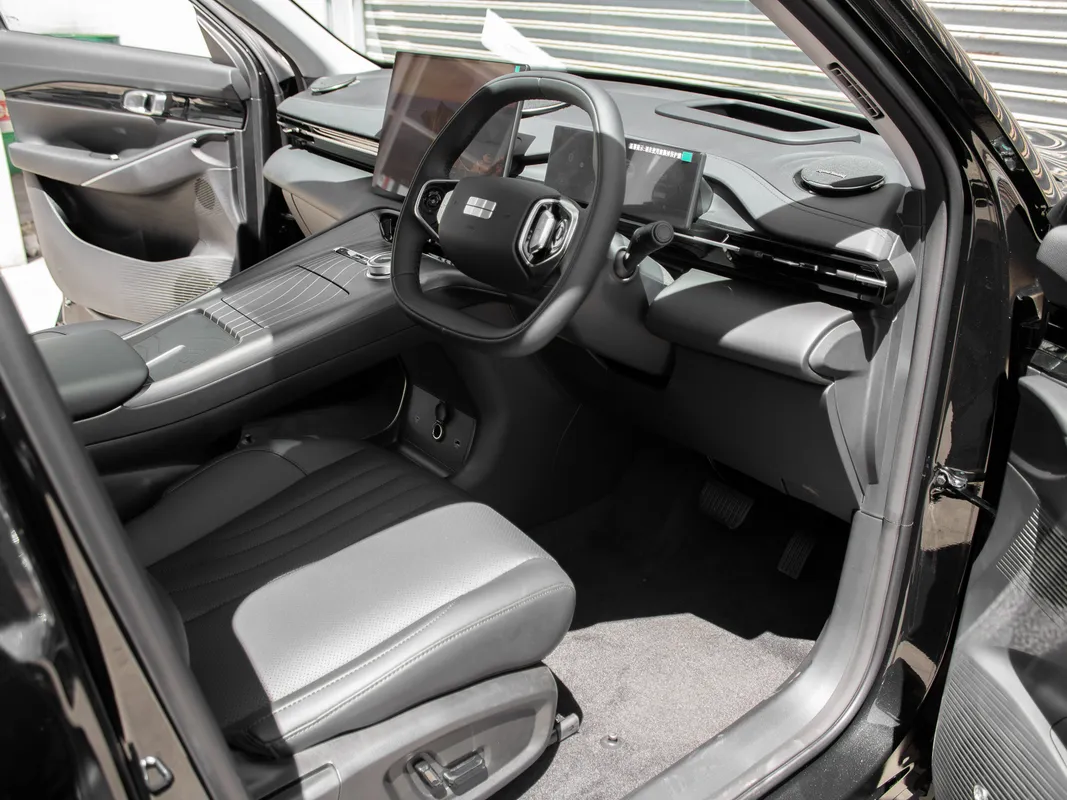 Geely E5 EM-i Apex - Image 9