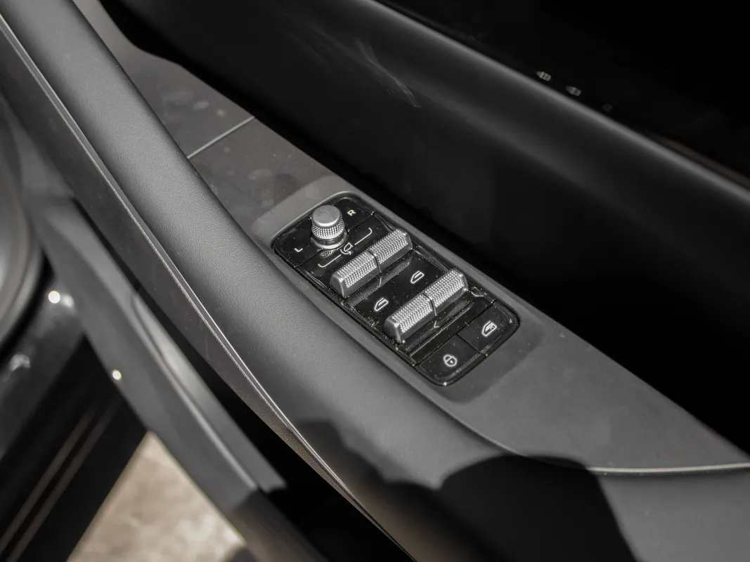 Geely E5 EM-i Apex - Image 10