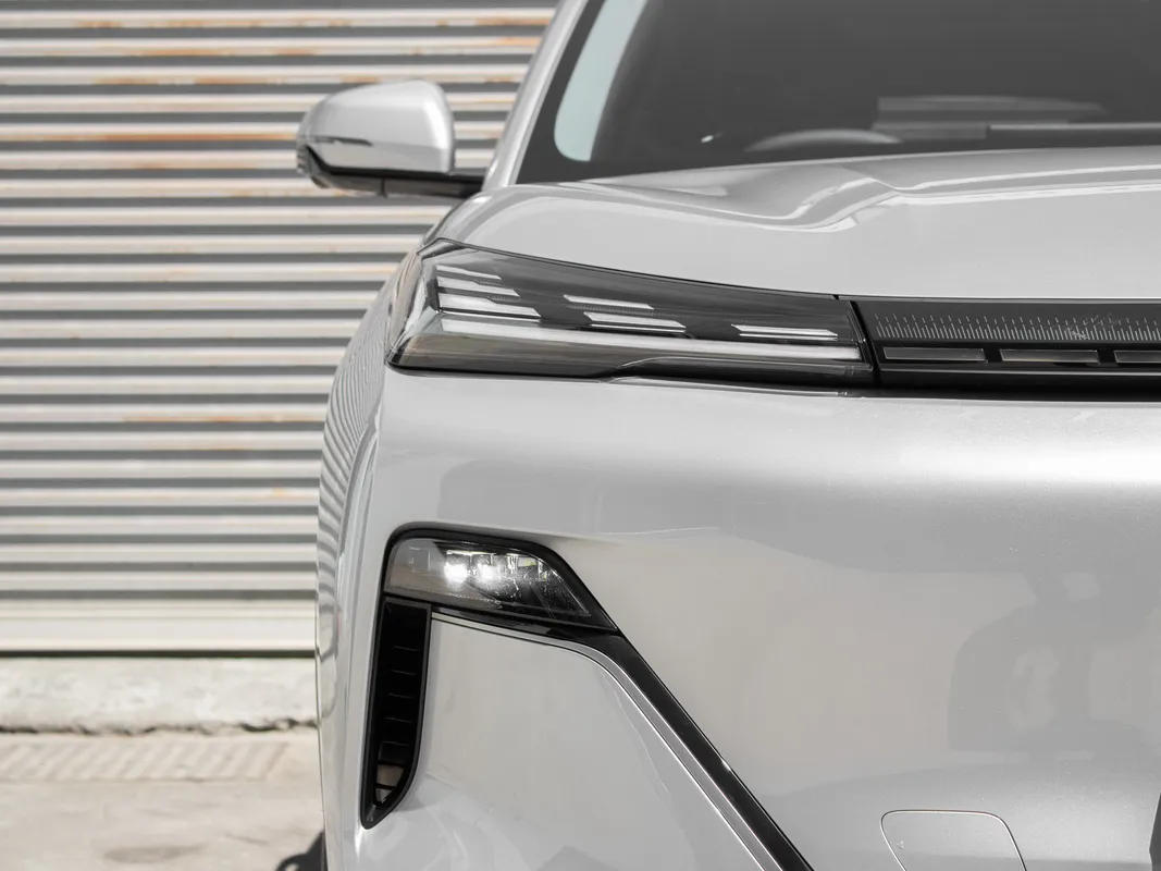 Geely E5 EM-i Apex - Image 3
