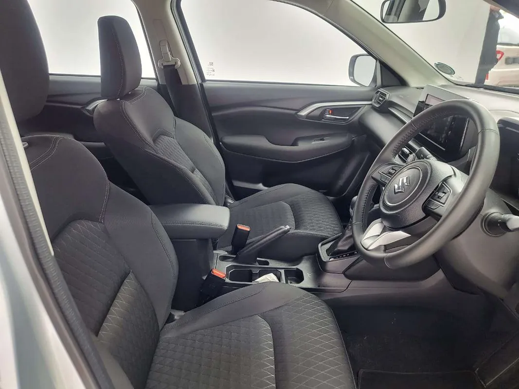 Suzuki Grand Vitara 1.5 GL 4AT - Image 9