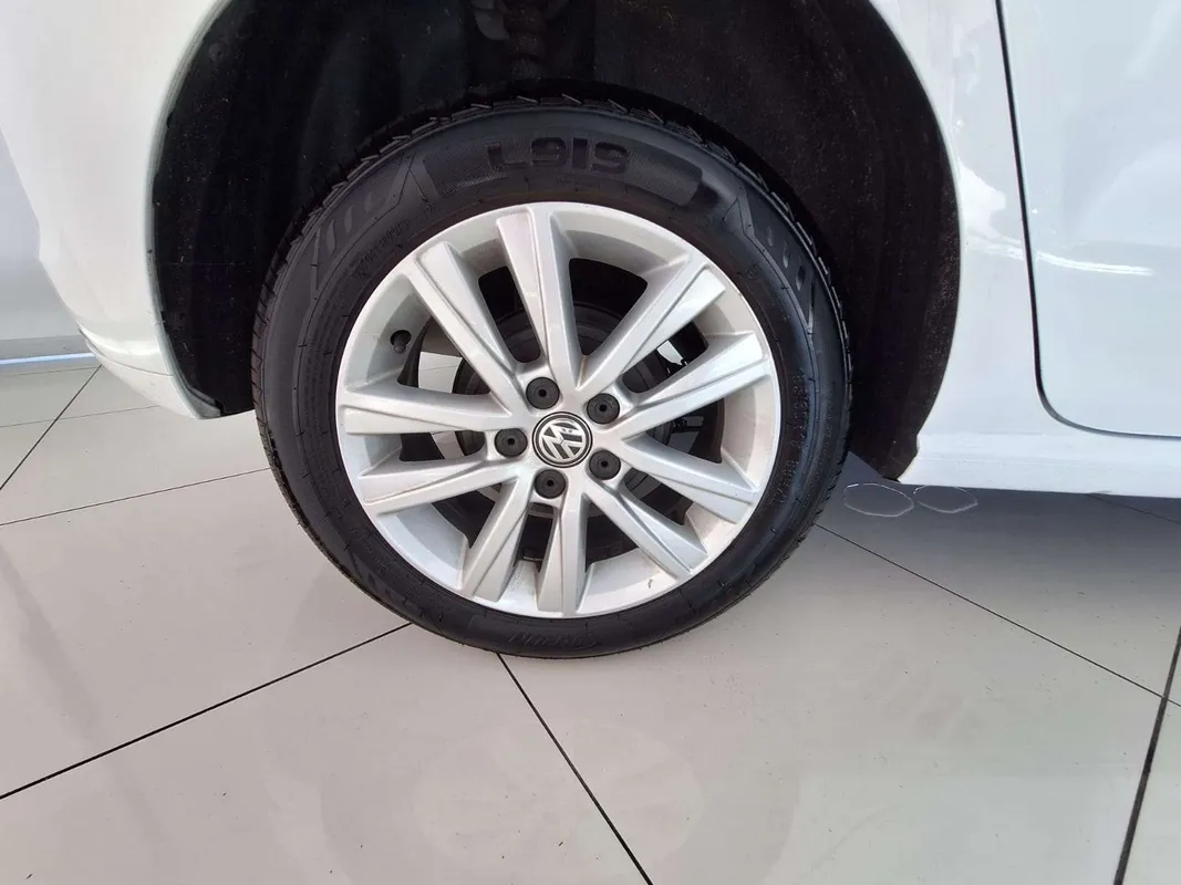 Volkswagen Polo Vivo hatch 1.4 Comfortline - Image 7