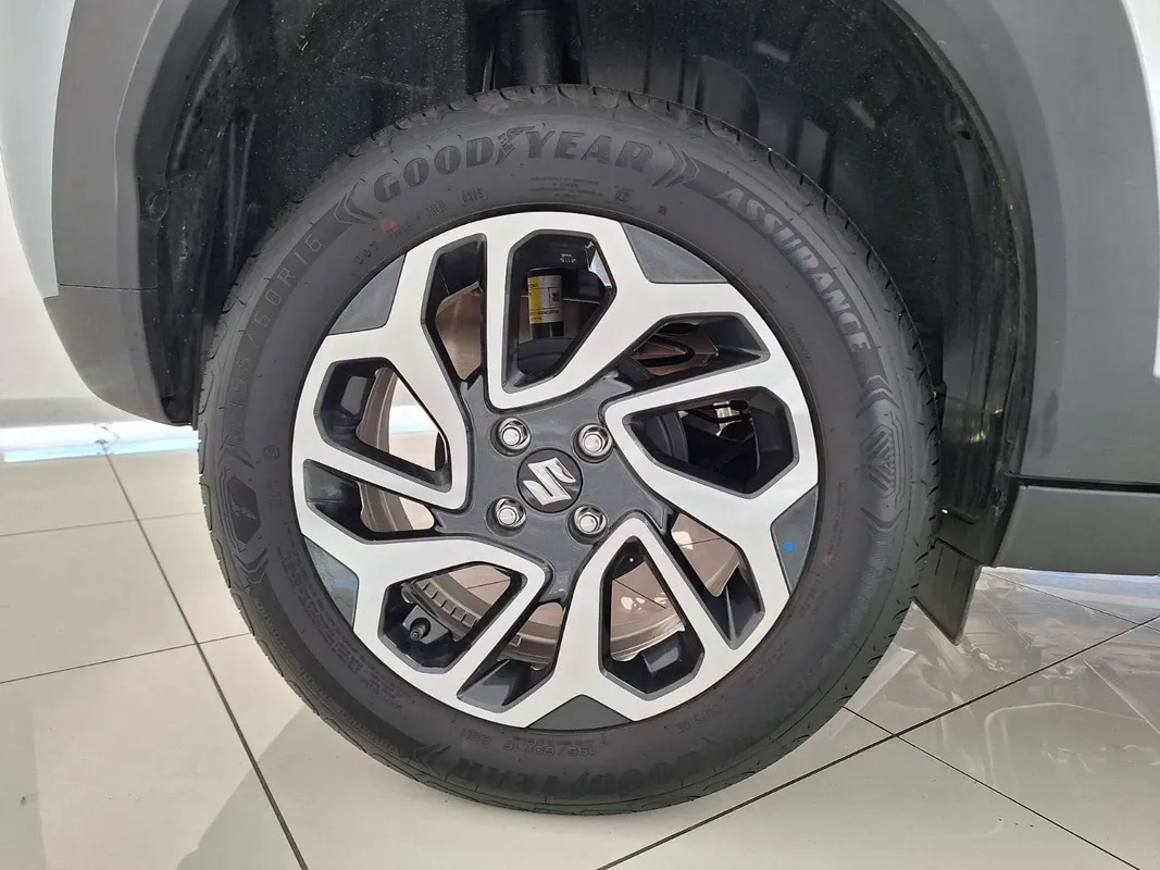 Suzuki Fronx 1.5 GLX 5MT - Image 4