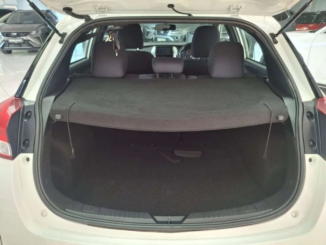 Toyota Yaris 1.5 Xs auto - Image 11