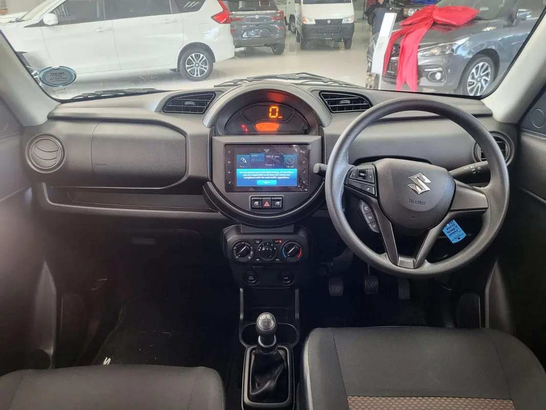 Suzuki S-Presso 1.0 GL+ MT - Image 10