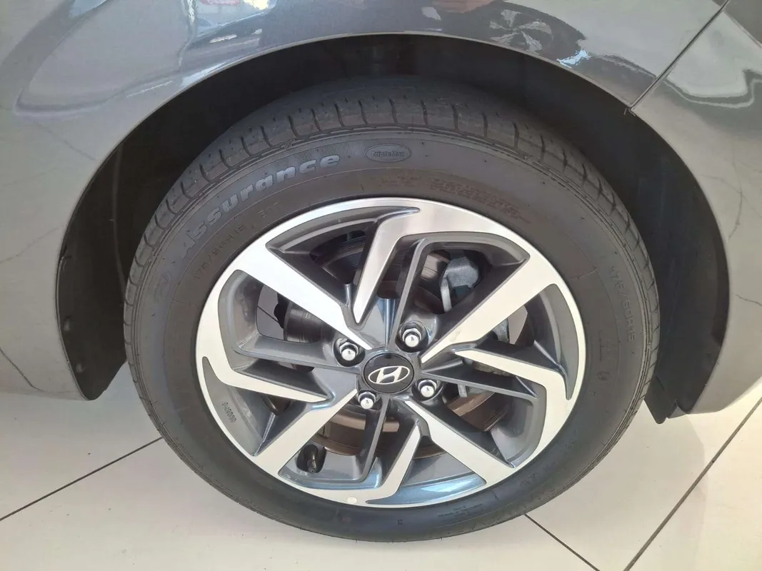 Hyundai Grand i10 1.2 Fluid A/T - Image 9