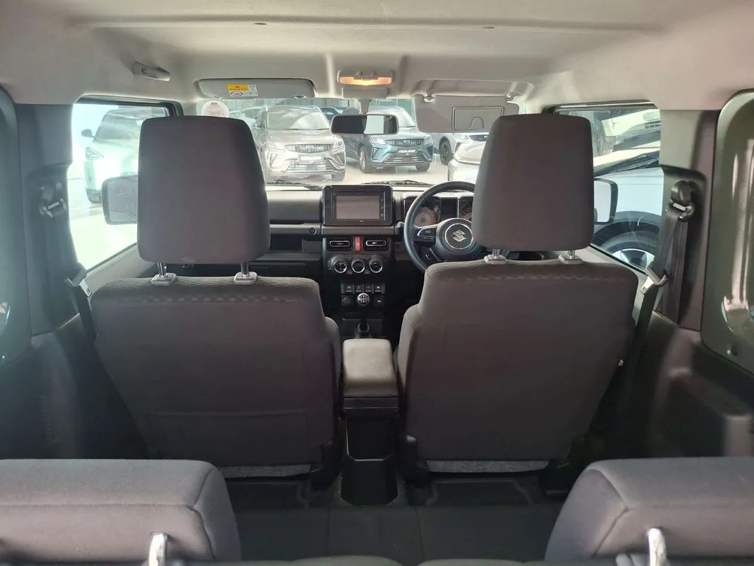 Suzuki Jimny 1.5 GLX MT - Image 11