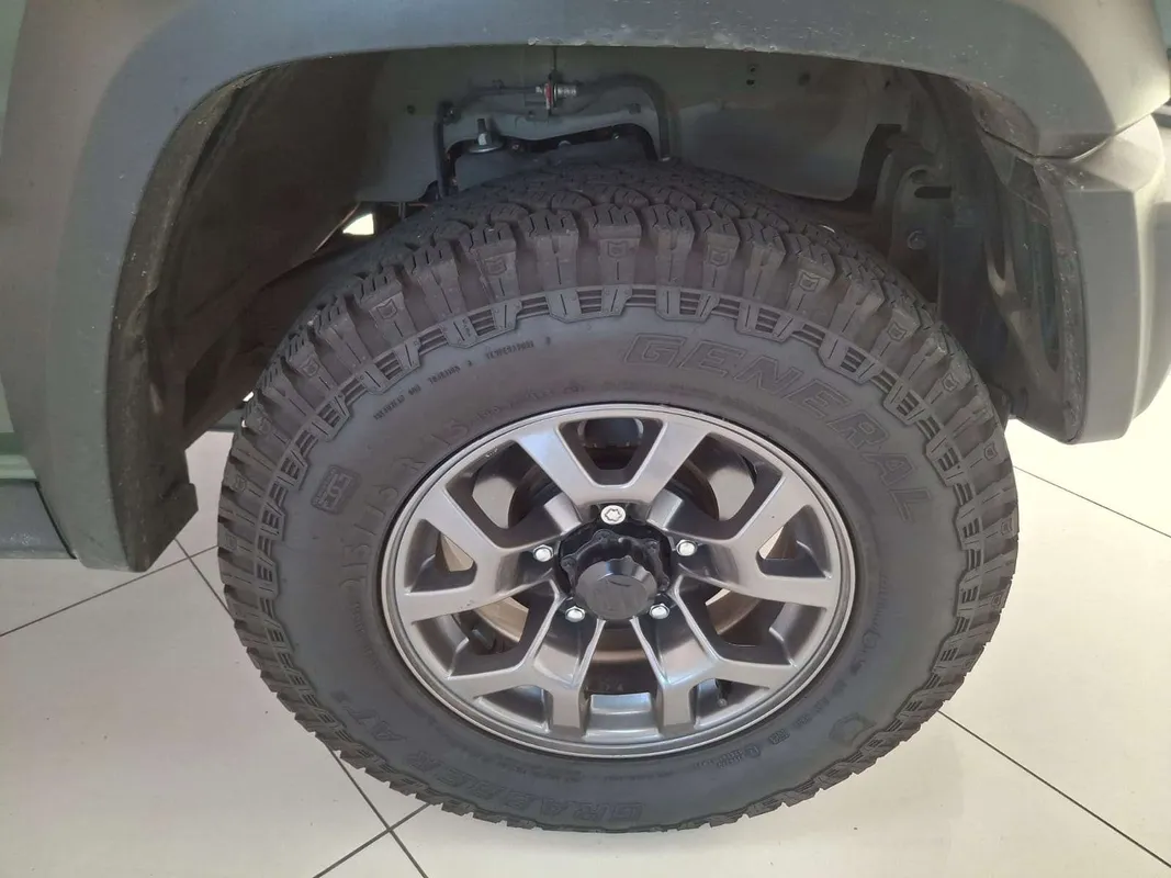 Suzuki Jimny 1.5 GLX MT - Image 9